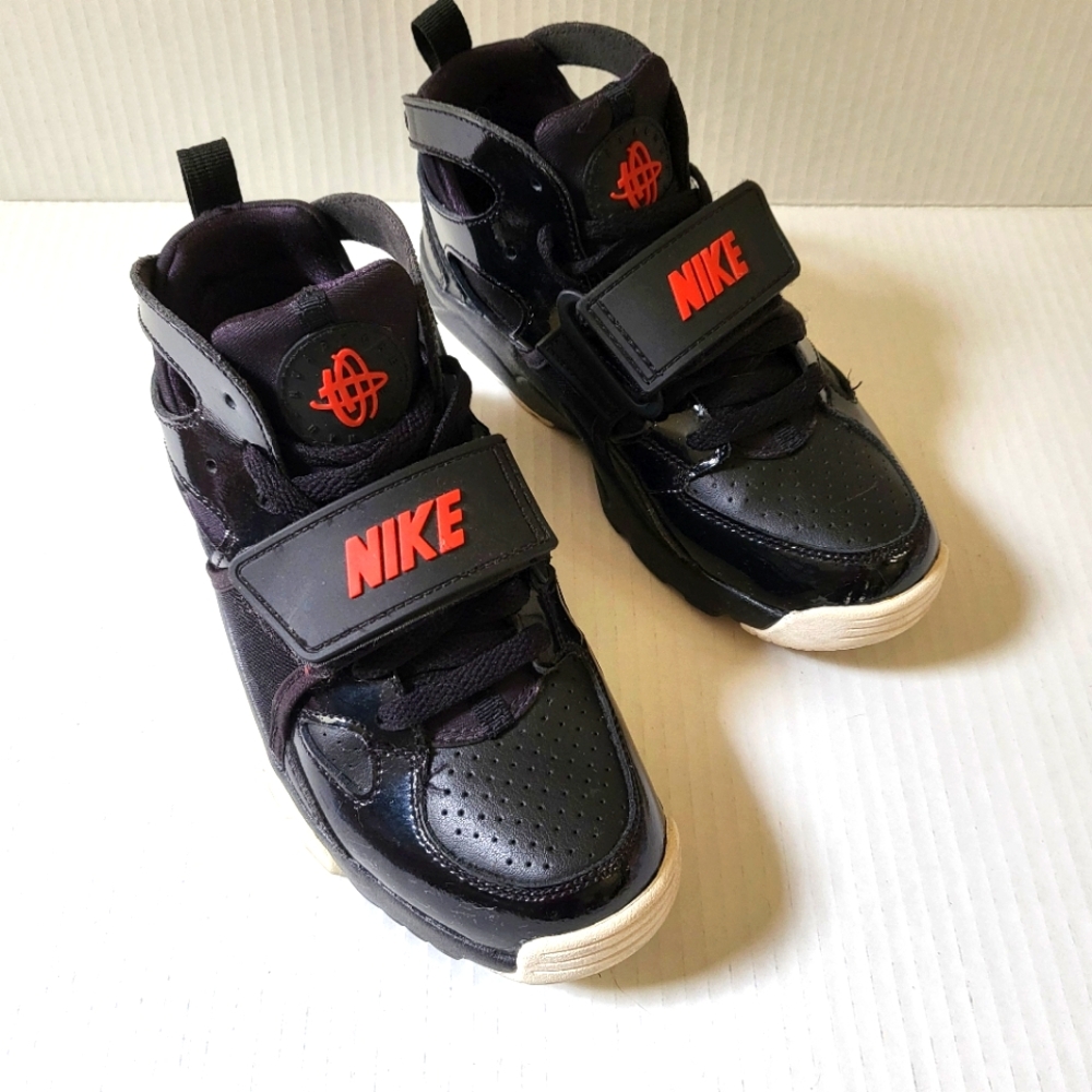 Nike Huarache Air Max Trainer Hi-Top Kids Black/Red Sneakers. Size 4y